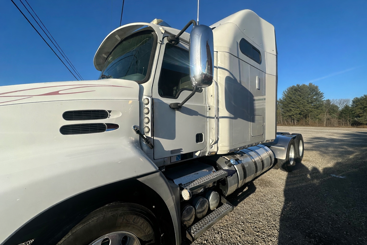 2012 MACK CXU713 - Image 2